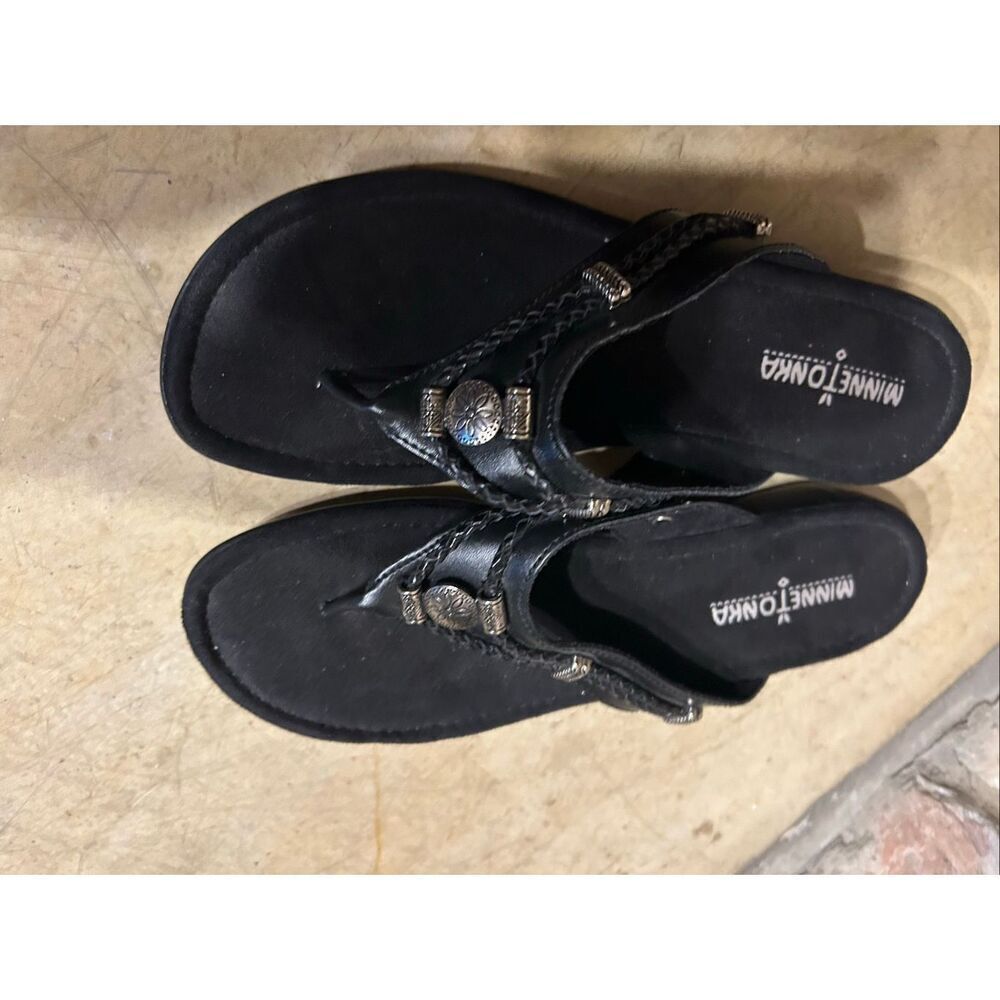 Minnetonka Women's Silverthorne 360 Black Leather Sandals Size 8 - Picture 2 of 9